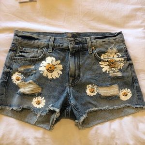 7 for all mankind daisy print jean shorts 27